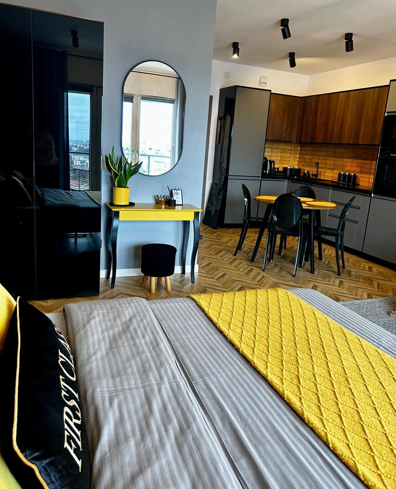 Capital Towers "First Class" Rzeszów Buitenkant foto